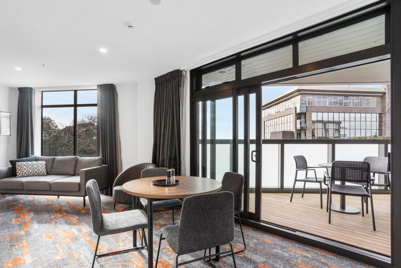 Ramada By Wyndham Newmarket Auckland Extérieur photo