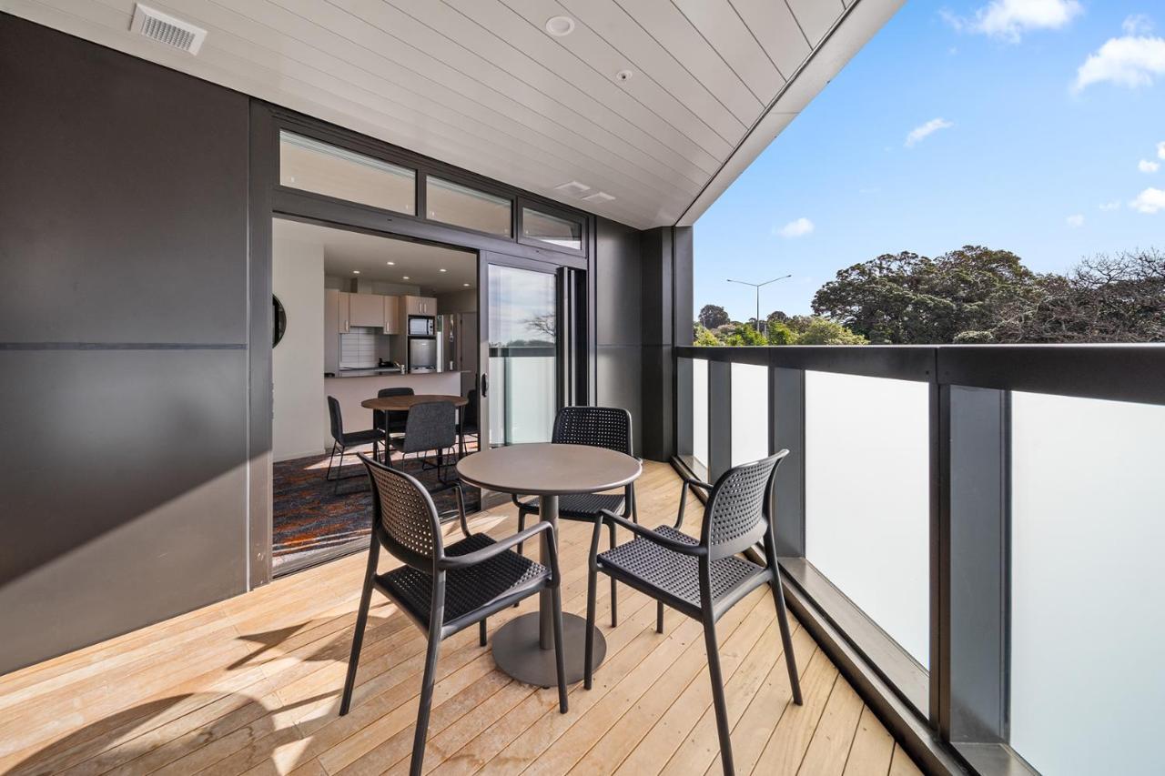 Ramada By Wyndham Newmarket Auckland Extérieur photo