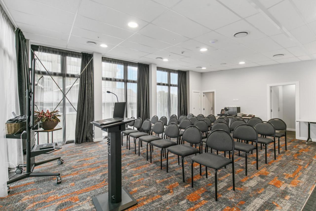 Ramada By Wyndham Newmarket Auckland Extérieur photo