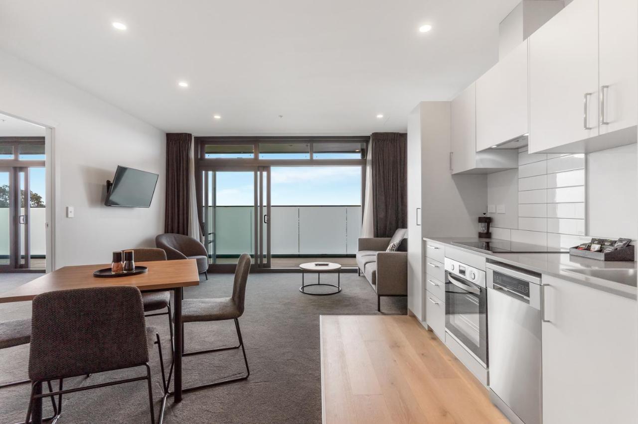 Ramada By Wyndham Newmarket Auckland Extérieur photo