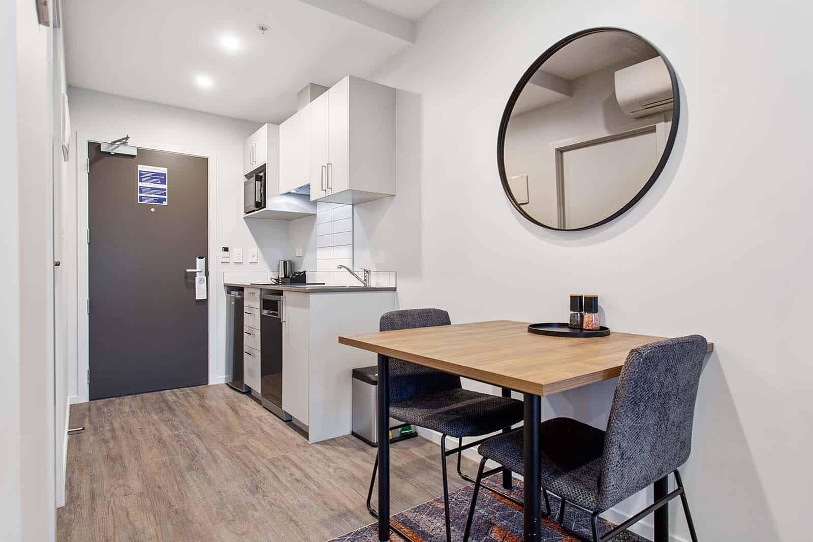 Ramada By Wyndham Newmarket Auckland Extérieur photo