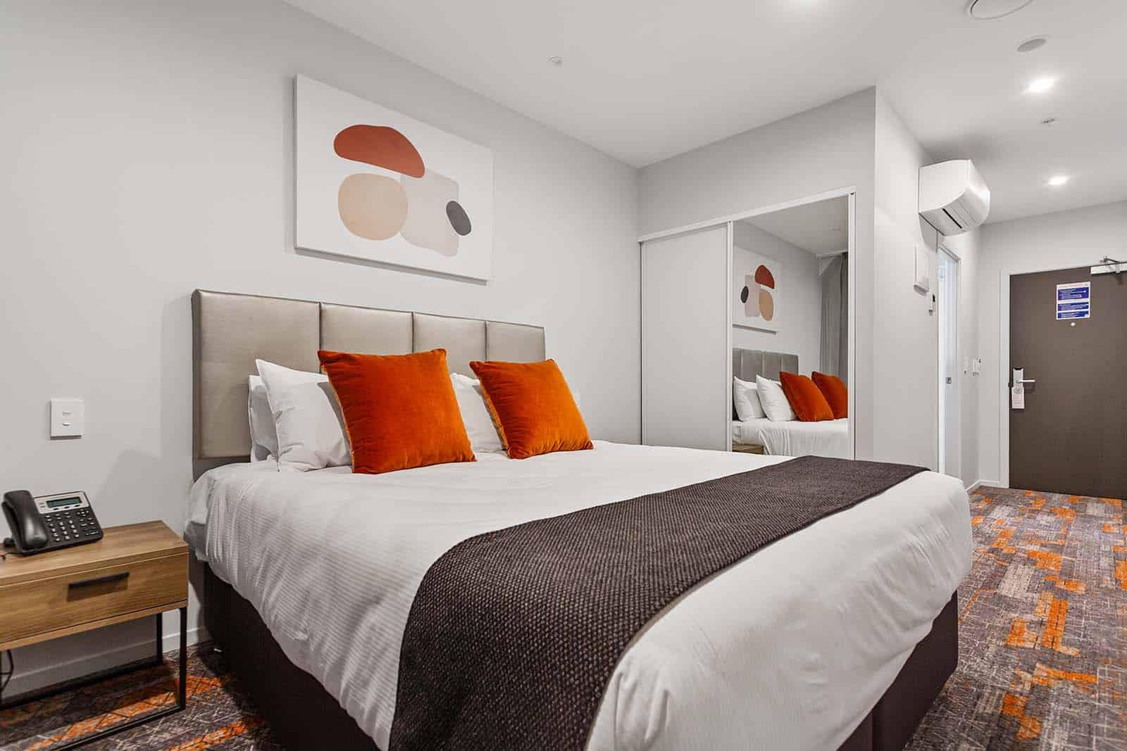 Ramada By Wyndham Newmarket Auckland Extérieur photo