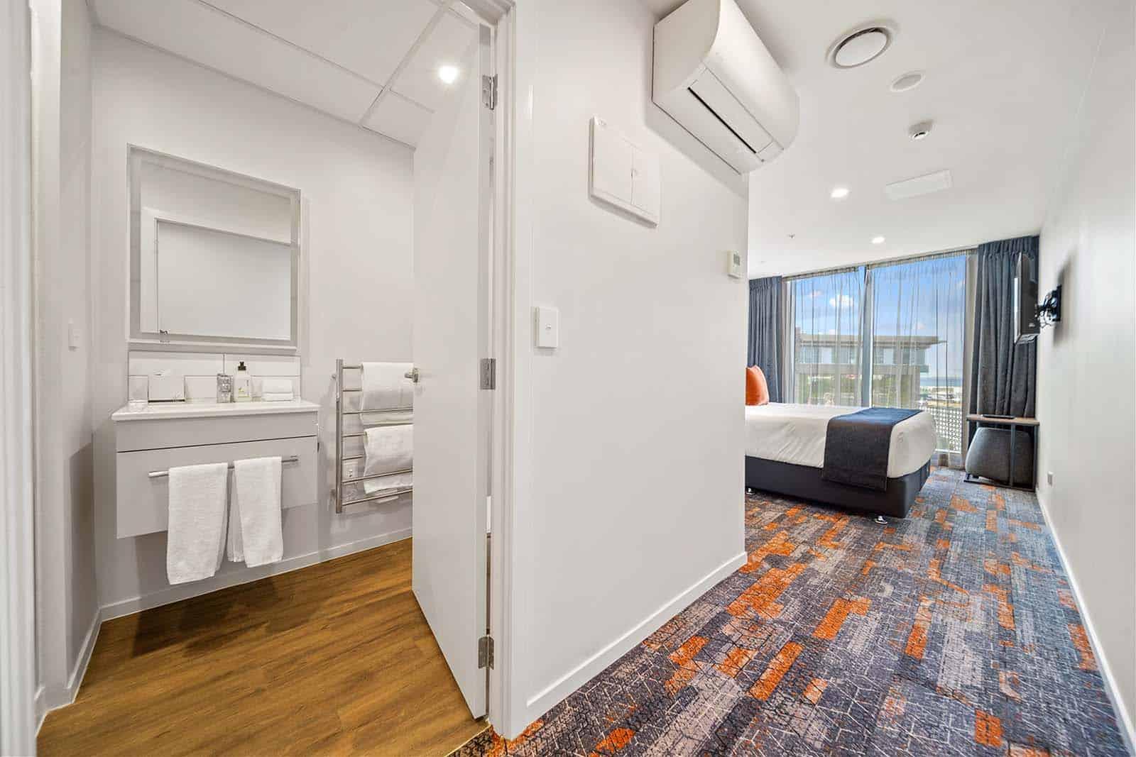 Ramada By Wyndham Newmarket Auckland Extérieur photo