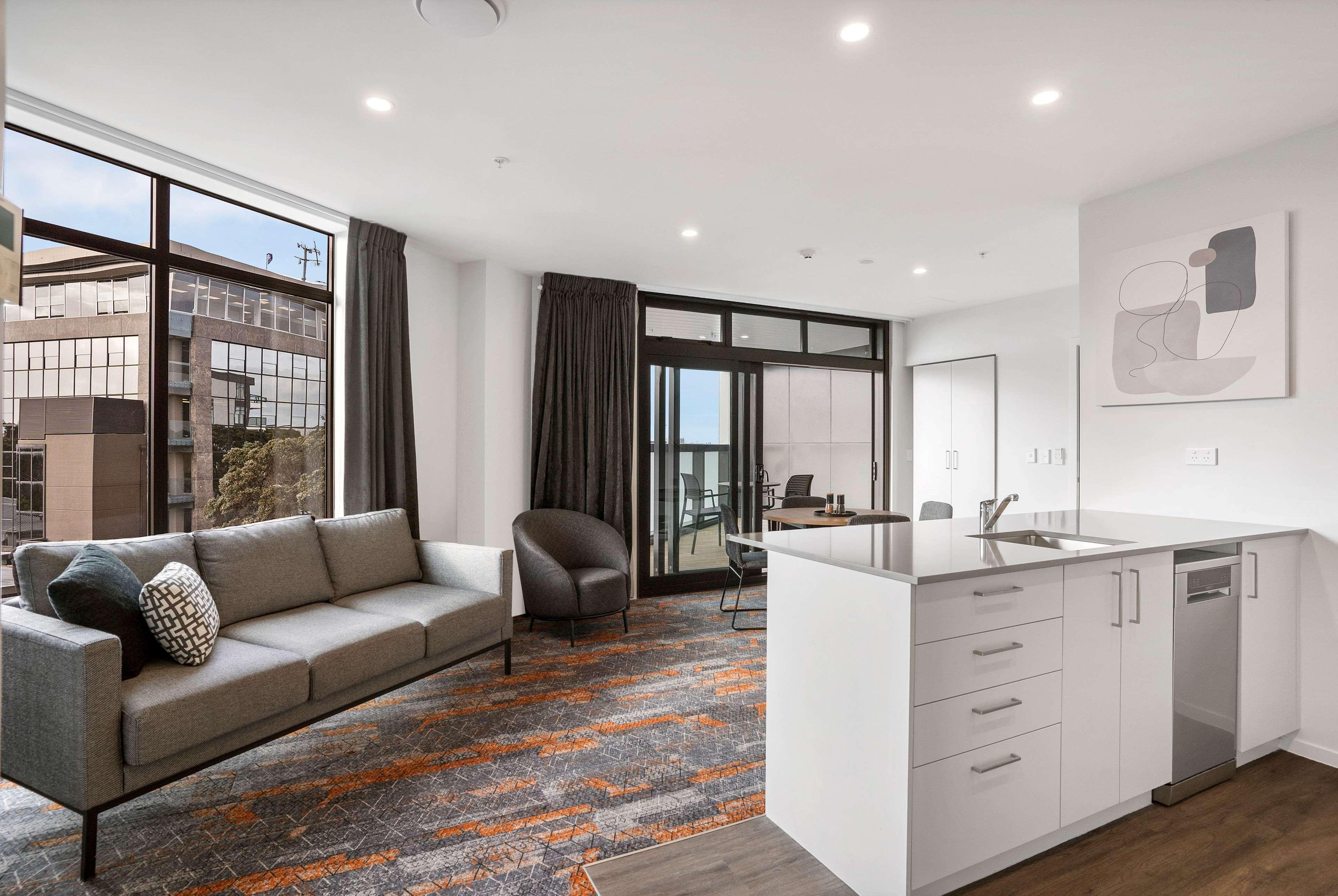 Ramada By Wyndham Newmarket Auckland Extérieur photo