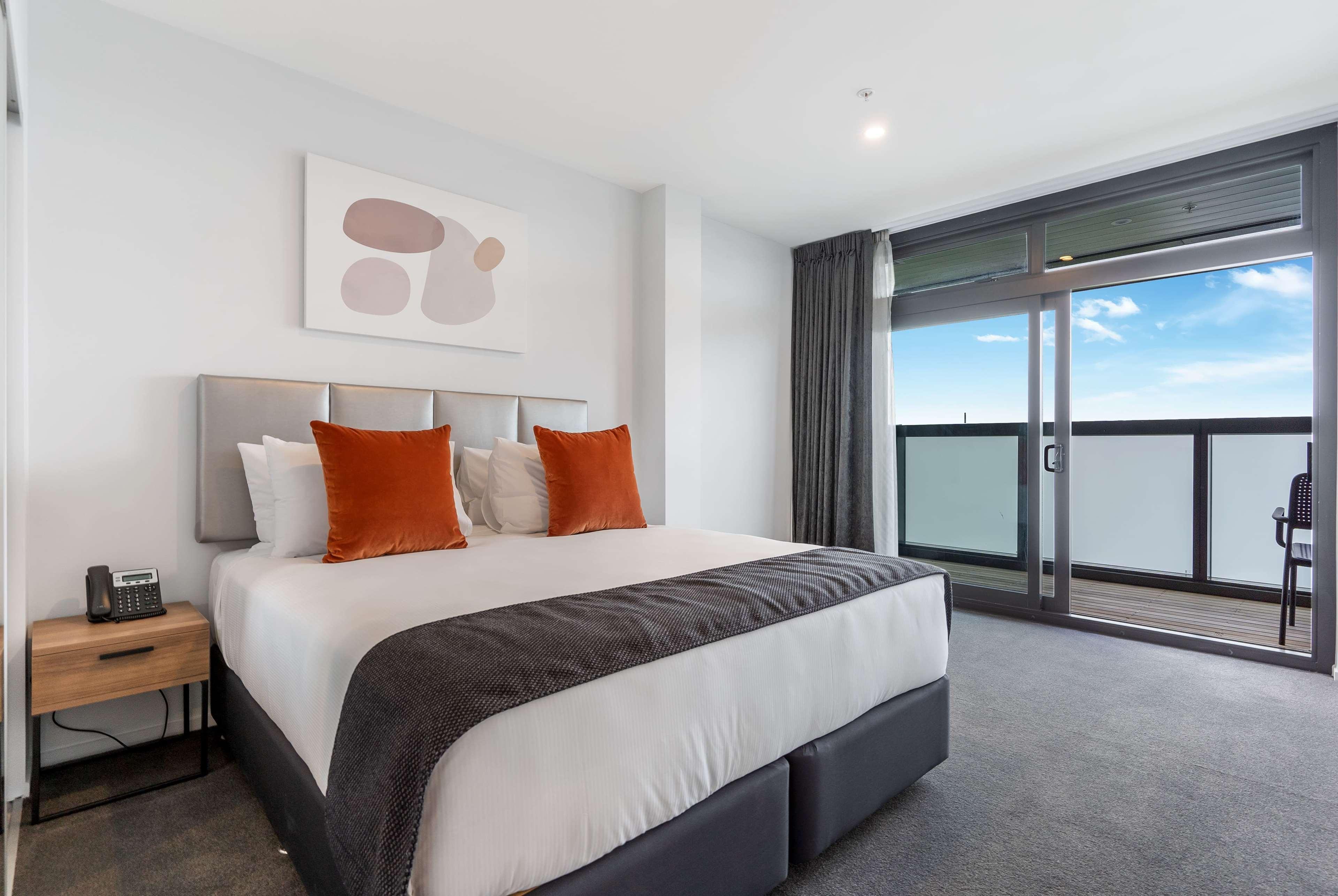 Ramada By Wyndham Newmarket Auckland Extérieur photo